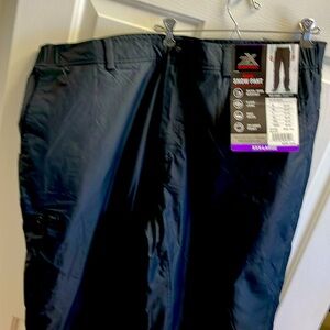 NWT Men’s XXL snow pants never worn. Tags still on.